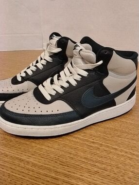 Nike Men’s Mid-Top Sneakers in Black, Light Gray and Dark Teal
